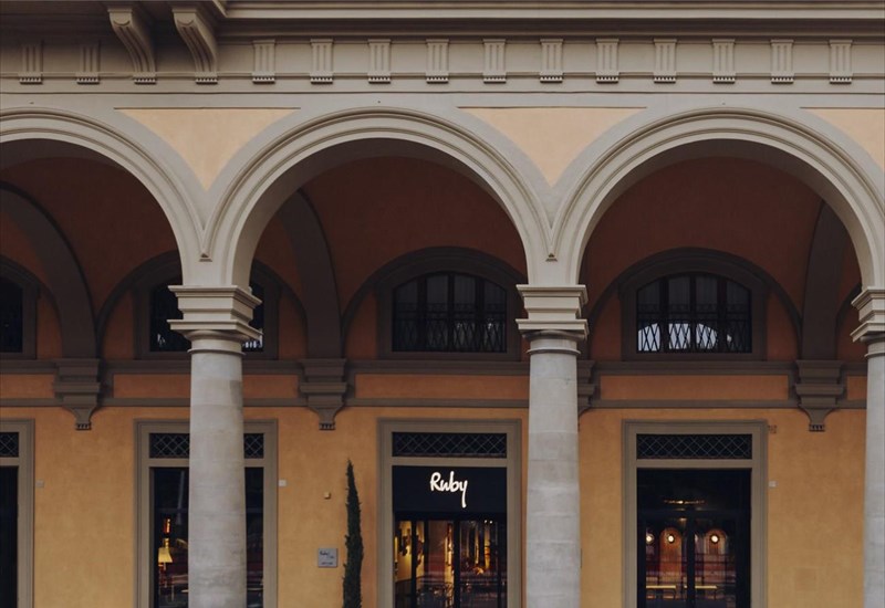 to-proto-ruby-hotel-erxetai-na-allaksei-to-topio-tis-athinas